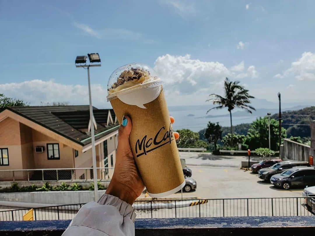 McDonald's Philippinesのインスタグラム：「Sweet view. Even sweeter treat! @radlz got the best of both worlds ❤」