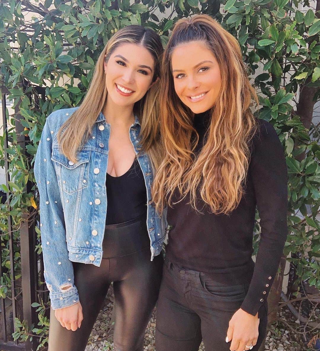 キャシー・ケリーのインスタグラム：「better together is right!! 👯‍♀️ thanks MM for having me on your show this morning. i’ll trade you vegan donuts for fresh lemons and mandarins any damn day 😜🍋 #bettertogetherwithmaria」