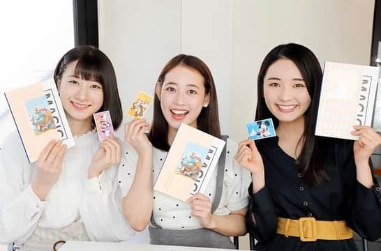 松井まりのインスタグラム：「学生ディズニーのしおりを使って東京ディズニーシーでの遊び計画を立ててみました！ . やりたいことリストを作ったり、思い出の写真を貼ったりできて直接書き込めるの👼🏻 3人で盛り上がりながら意見を出し合って自分たちだけの一冊を完成させました❤︎ . 行く前は計画を立てることを楽しんで、当日はしおりを元に名一杯楽しんで、行った後はしおりを読み返して楽しめるよ🙋🏻‍♀️ . #学生ディズニーのしおり #東京ディズニーシー #MAGIC #PR」