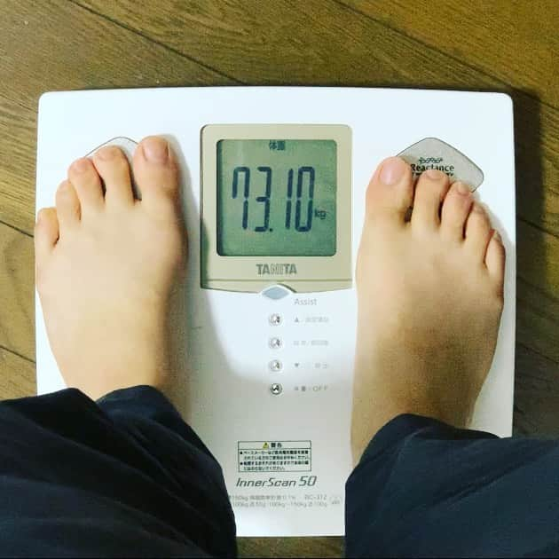 磯貝直輝さんのインスタグラム写真 - (磯貝直輝Instagram)「ダイエット始めます 1ケ月でどこまで痩せれるか？  目標 体重６４Kg バスト:95.8㎝ ウエスト:73.7㎝ ヒップ:81.9㎝  YouTubeでも配信 ‪磯貝直輝 https://www.youtube.com/channel/UCN8QxEQ3Z9HC3MJRRe9-fhQ @YouTubeより‬  #ダイエット記録 #ダイエット #diet #目標　#公開　#とにかく痩せればいい ‪」2月25日 10時51分 - isogainaoki724