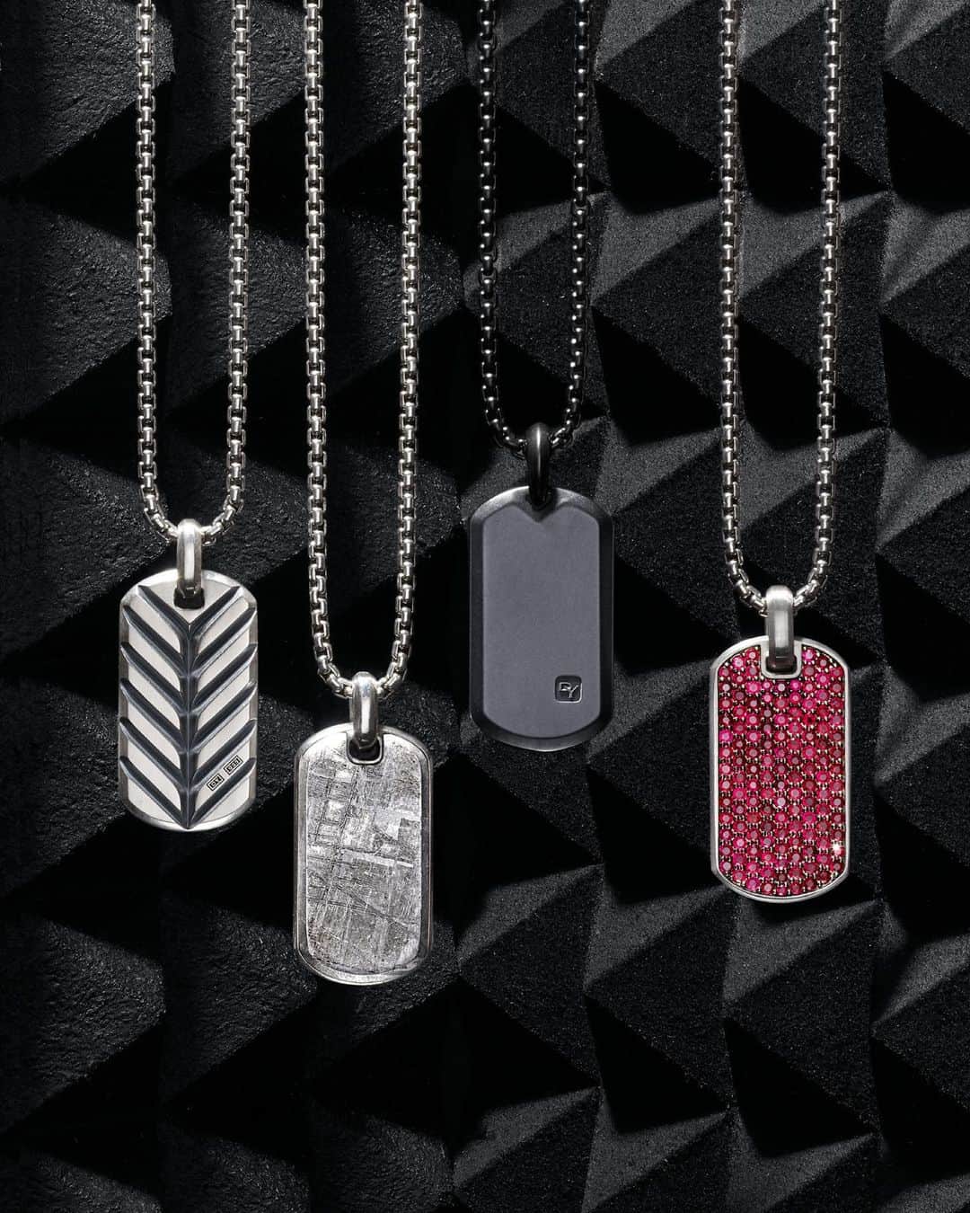 デビッドヤーマンのインスタグラム：「One or all… How do you wear your @DavidYurmanMen tags? #personalstyle #DavidYurman #DavidYurmanMen」
