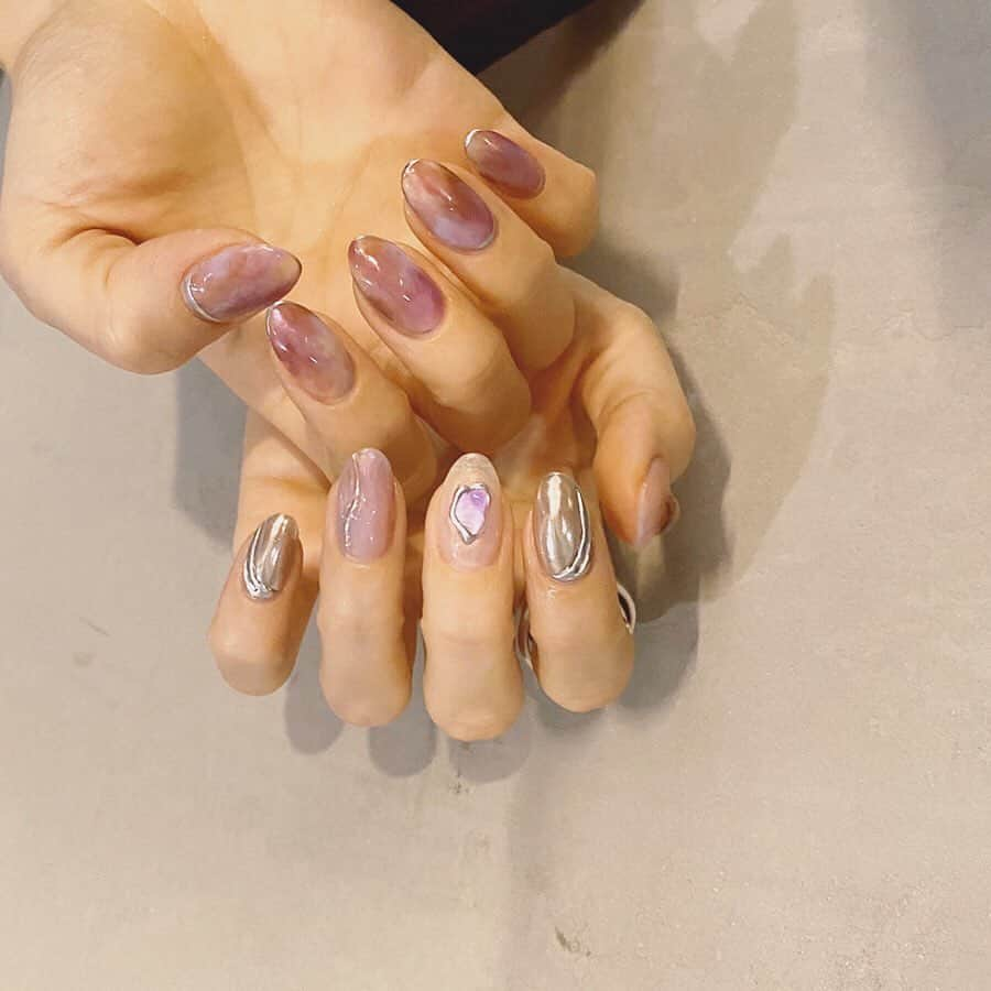 Soweluさんのインスタグラム写真 - (SoweluInstagram)「New Nail♡ ラベンダーな気分でお願いした今回のネイルも 本当可愛い✨ @manami_latte._lowaly  ありがとう🥰  手元が可愛いと本当Happyに なれる💛 早くアウターをを着ないで良い季節になって ほしいなぁ🌞  今週も頑張ろう🌈 ・ ・ #newnail #makesmehappy #love」2月25日 11時47分 - sowelu_