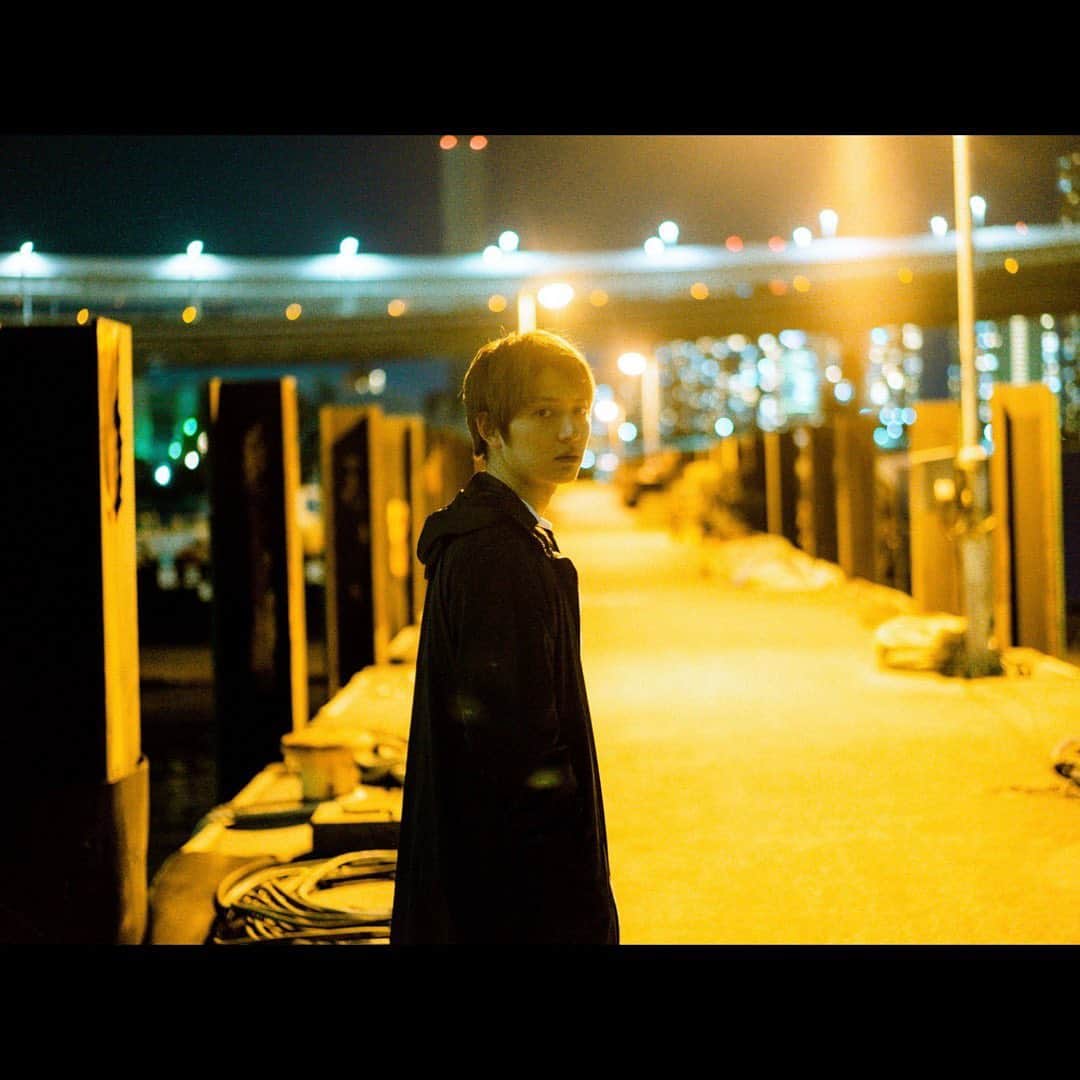 河野聡太のインスタグラム：「Part 8.  Photo shooting of art works. @sho_makishima × @sota_kono  #shooting #artwork #camera  #ig_japan #japan_photo_now  #photography #photo  #photooftheday #photoshoot  #adidas #変革の時」