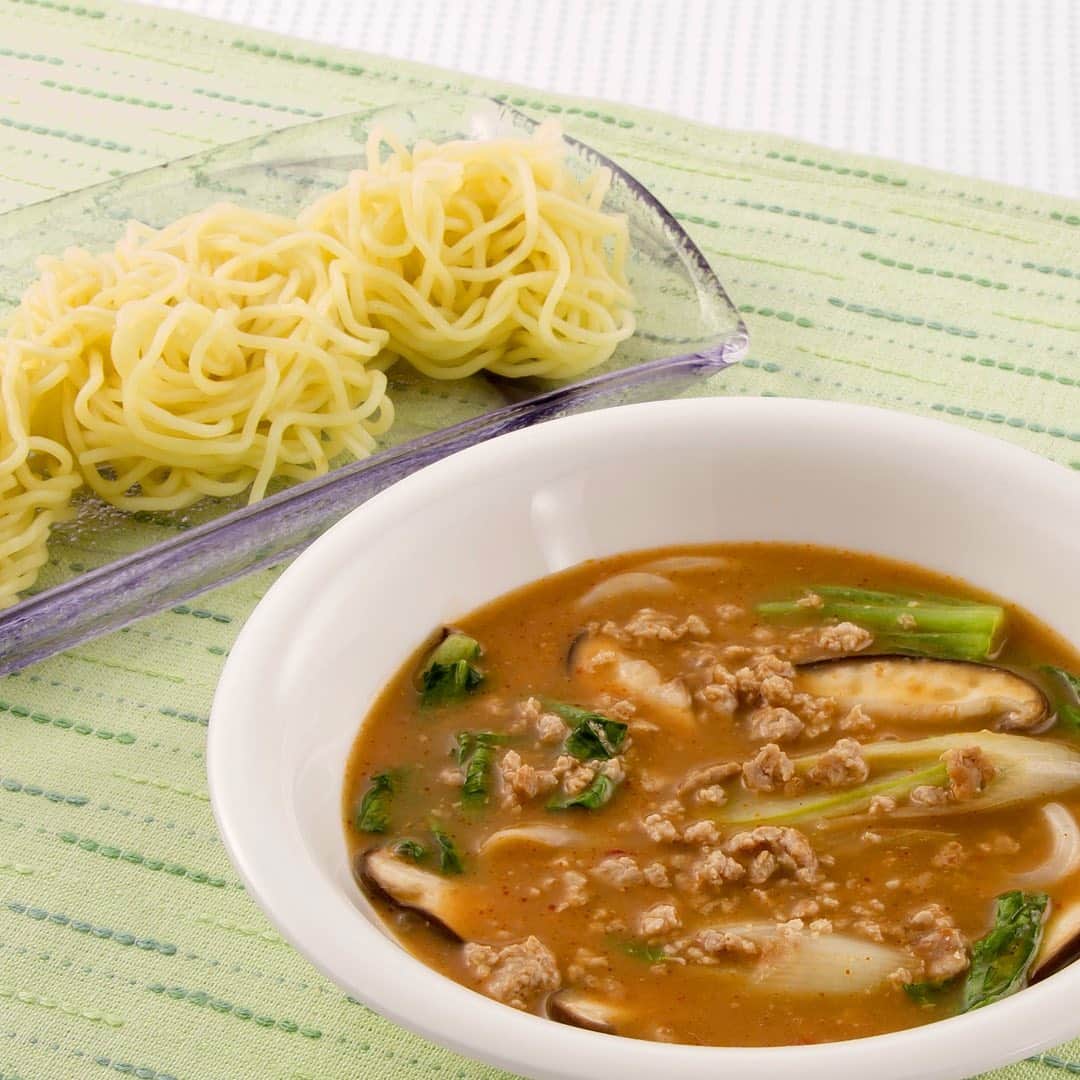 おいしい鍋のインスタグラム：「. ＼ごま担々つけ麺／ あたたかくなったときに便利！鍋用スープをつけ麺のつけだれとして使う方法です。 3種のスパイスを効かせた、ピリ辛で深みのあるごま担々味の鍋用スープでつけ麺を楽しみましょう！ . ●レシピはこちら ‪http://nabe.moranbong.co.jp/recipe/detail/id=1775‬ . #おいしい鍋 #モランボン #moranbong #担々つけ麺 #つけ麺 #コク旨スープがからむ #ごま担々鍋用スープ #コク旨スープがからむごま担々鍋用スープ #ごま担々鍋　#担々鍋 #鍋 #鍋つゆ# instanabe」