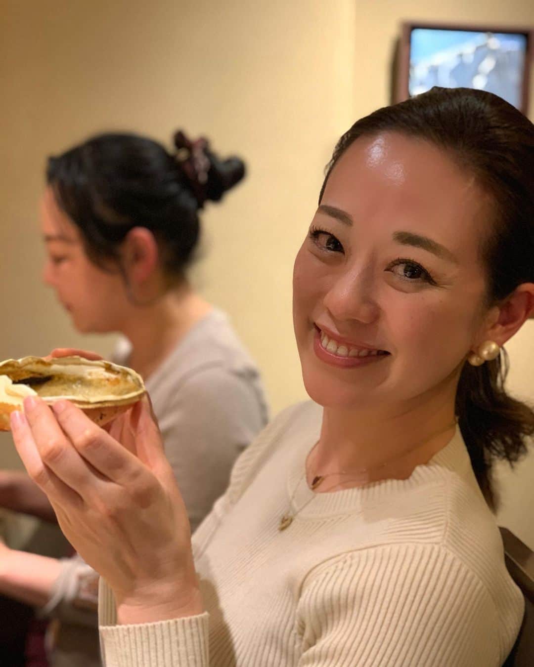 沢瀉美緒さんのインスタグラム写真 - (沢瀉美緒Instagram)「※Japanese cuisine winter edition 💛 . 大好きな和久傳✨ 今回は室町和久傳にて 間人蟹のコースを🦀 . 冬の京都では食べない訳には 行かない蟹‼️‼️笑 . ◆蟹味噌 ◆唐墨のお餅包み ◆海老芋と玉ねぎの焼いたん ◆甲羅酒 ◆蕗の薹が入ったお蕎麦 ◆焼物 ◆蟹玉丼 . 珍しいチョイスで蟹玉丼を💛 . 程よい甘さがとっても美味しくペロリと 平らげました。笑 . . #間人蟹 #和久傳 #室町和久傳 #wakuden #japanesecuisine #日本料理 #懐石料理 #ミオログ #kyoto #京都」2月25日 12時05分 - mio_omodaka