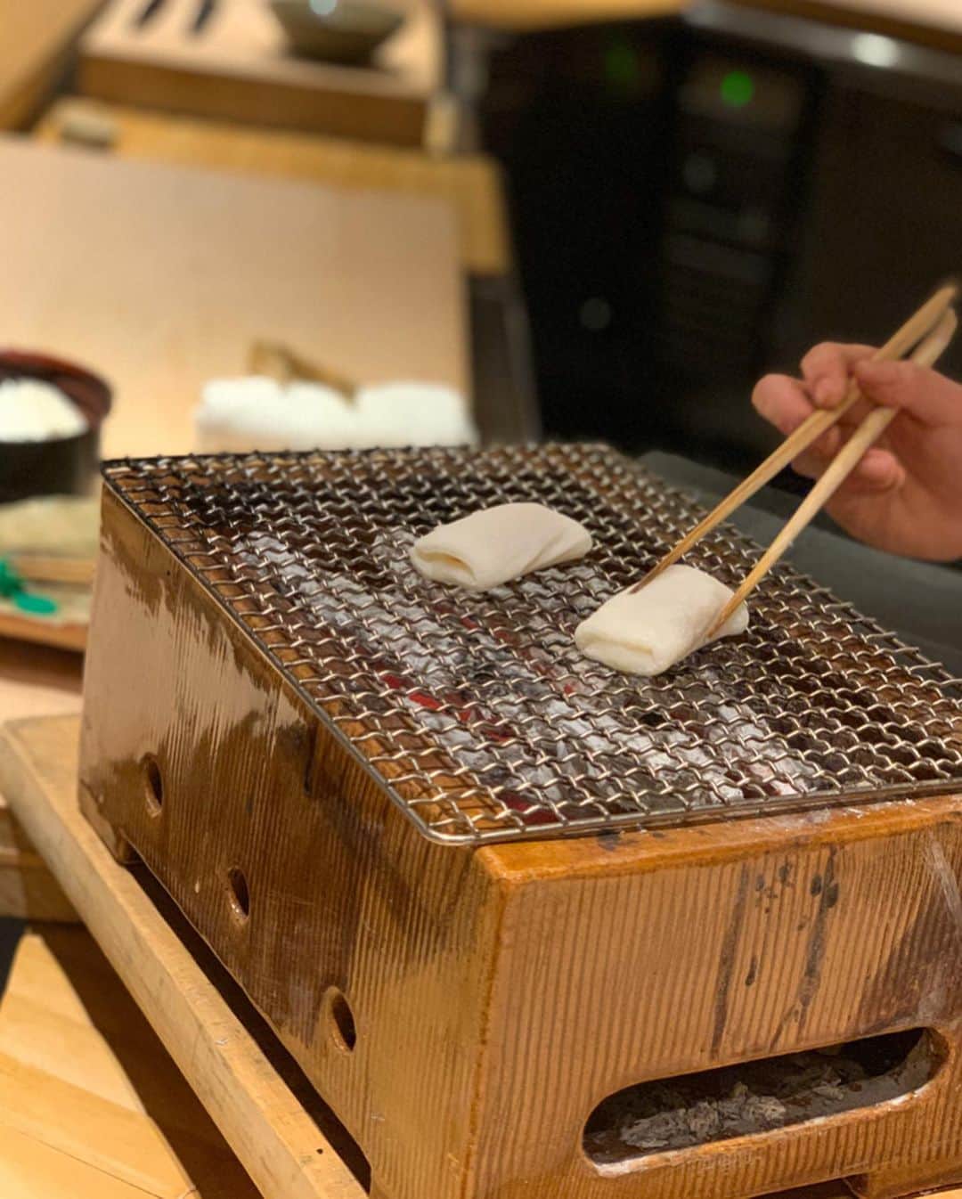 沢瀉美緒さんのインスタグラム写真 - (沢瀉美緒Instagram)「※Japanese cuisine winter edition 💛 . 大好きな和久傳✨ 今回は室町和久傳にて 間人蟹のコースを🦀 . 冬の京都では食べない訳には 行かない蟹‼️‼️笑 . ◆蟹味噌 ◆唐墨のお餅包み ◆海老芋と玉ねぎの焼いたん ◆甲羅酒 ◆蕗の薹が入ったお蕎麦 ◆焼物 ◆蟹玉丼 . 珍しいチョイスで蟹玉丼を💛 . 程よい甘さがとっても美味しくペロリと 平らげました。笑 . . #間人蟹 #和久傳 #室町和久傳 #wakuden #japanesecuisine #日本料理 #懐石料理 #ミオログ #kyoto #京都」2月25日 12時05分 - mio_omodaka