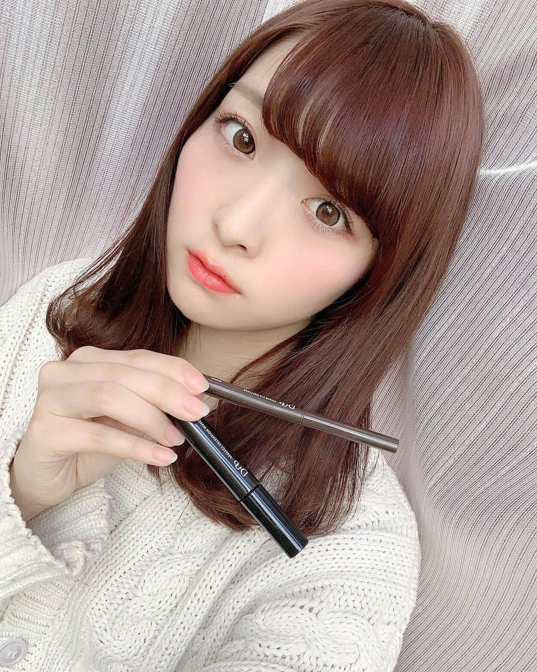 のインスタグラム：「今日はDUPのスーパーフィットジェルライナー　ピーチブラウン🍑 と ふんわりカールマスカラを使ったよ(○︎´v`○︎) ジェルライナーは少しピンク味のあるブラウンだから髪色と合っててお気に入り😊 ・ マスカラはめっちゃセパレートしてくれてナチュラルメイクの日にぴったりだよ💕 ・ #dup  #dupマスカラ　#メイク　#マスカラ　#ジェルライナー　#ピーチブラウン　#ピンクブラウン #ピンクベージュ #ピンクヘアー  #サロンモデル #撮影モデル #フリーモデル #サロモ #モデル #関西サロモ」