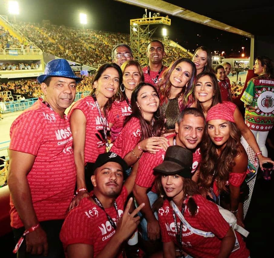 euanittaさんのインスタグラム写真 - (euanittaInstagram)「Pelo menos uma noite de carnaval com eles. Meu coração já tava apertado. ❤ #Family」2月25日 12時55分 - anitta