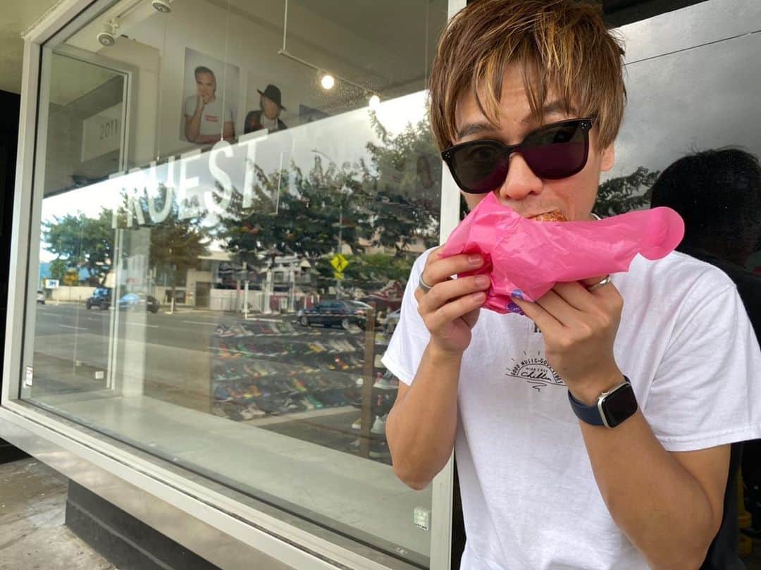 KYOHEYさんのインスタグラム写真 - (KYOHEYInstagram)「Finally I ate the Malasada at Leonards that I wanted to eat!!!☺︎︎☺︎☺︎ #Honolulu #Hawaii #Malasadas  #leonards #waikele #shopping #NIKE #tripgram #yum  #original #custard #chocolate」2月25日 13時13分 - kyohey5