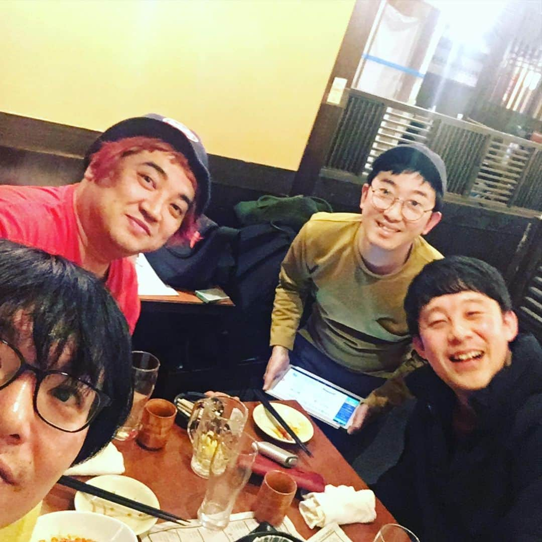 押見泰憲さんのインスタグラム写真 - (押見泰憲Instagram)「昨日は急遽誘っていただき、4人でお酒。お店に入る直前で、偶然2人に遭遇。みんなみんな生きているんだ友達なんだ。友達というか、先輩後輩なんだー。#佐久間一行#デッカチャン#ピクニック#ピース又吉#サルゴリラ児玉#犬の心押見」2月25日 13時31分 - oshimi_yasunori