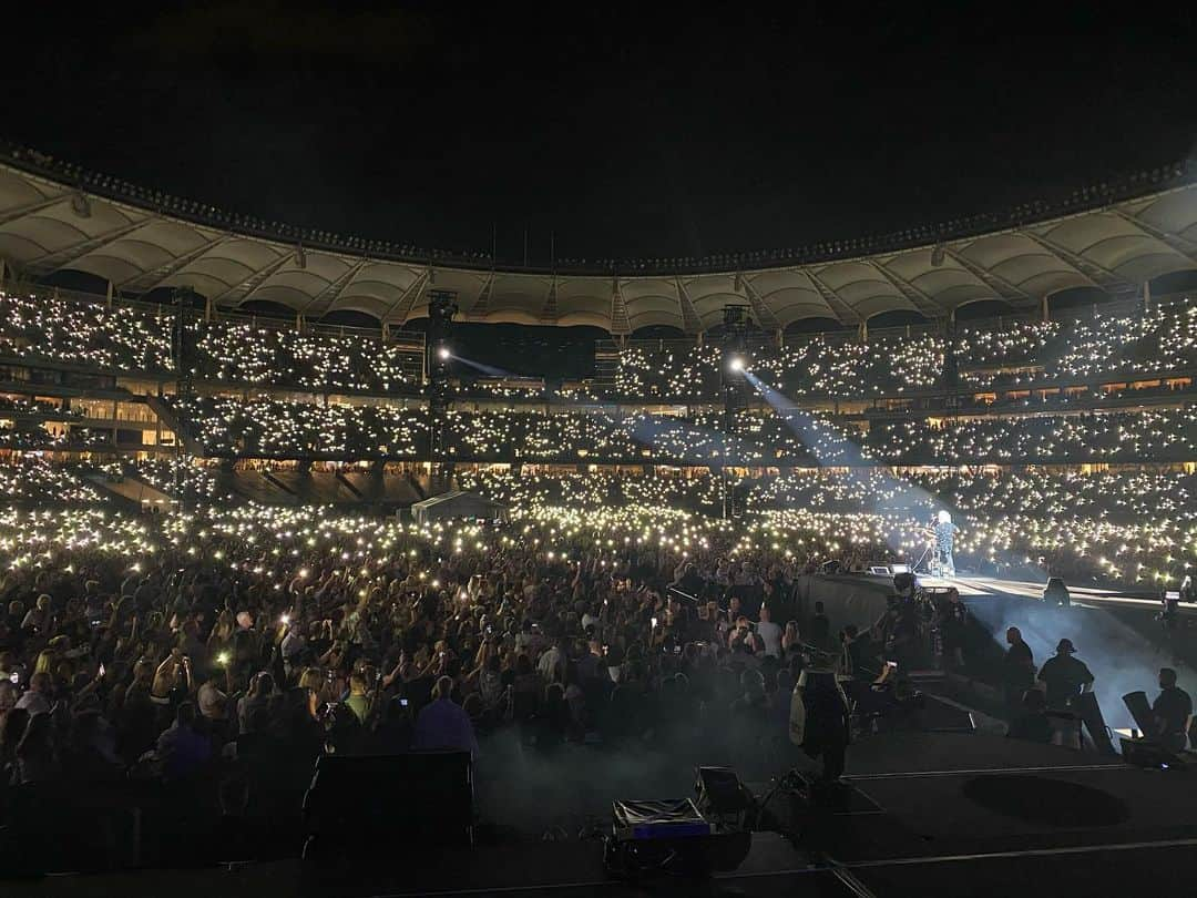 ブライアン・メイさんのインスタグラム写真 - (ブライアン・メイInstagram)「Memories of Perth.  Thank you - every one of you - who gave us so much energy back in our show.  Monumental !! Bless ya - BRI」2月25日 14時20分 - brianmayforreal