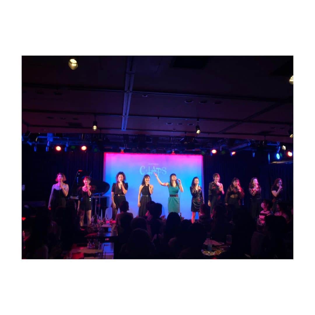 塚本直のインスタグラム：「#CASPEL  デビューライブにてゲストで歌わせていただきました！ 今回はメンバーオーディションから、ライブの選曲、構成もお手伝いさせて頂きましたが、、、 みんな時間のない中、ほんとーに良く頑張ったぁぁぁぁぁぁ。  我ながら良いメンバー選んだなぁと自負しております。笑  根性ありまくりのポジティブ女子達！ 其々の活動などもこなしながら、 私の無理難題な選曲にも果敢に挑戦してくれました！  これからの彼女達の活躍が楽しみで仕方がないです♪♪♪ . .  #caspel  #東宝芸能  #六本木claps  #アイドルじゃないよ  #合唱でもないよ #パワフルにガンガン歌っちゃう系女子達よ #みんならぶ  #singer #歌唱指導」