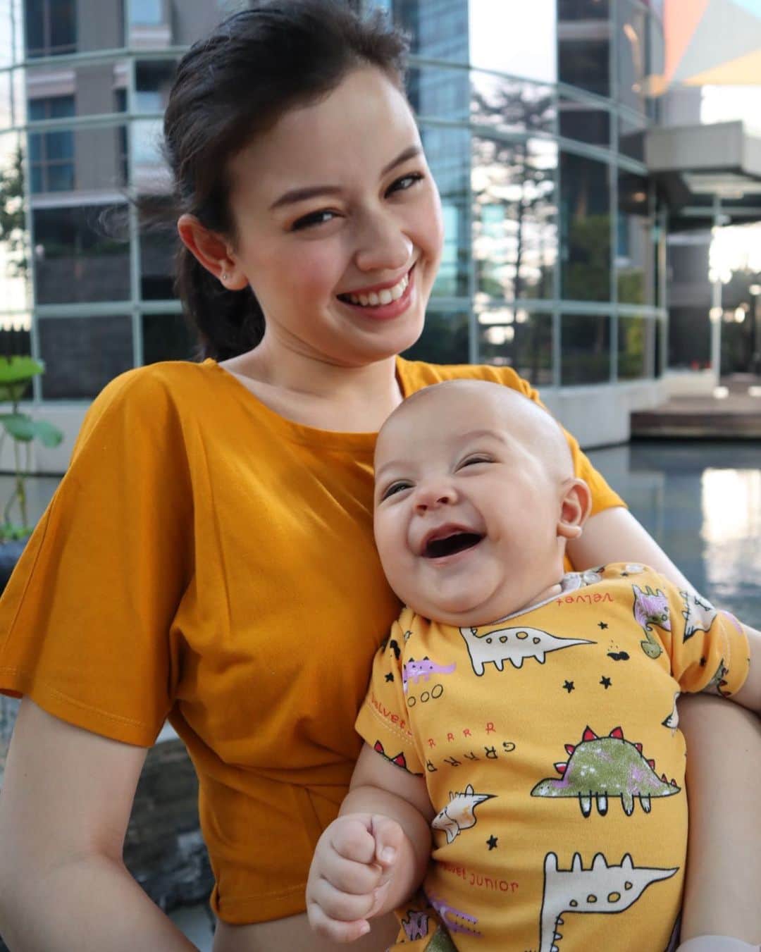 Kimberly Ryderのインスタグラム：「📷 @edward_akbar yang jago bikin 👶🏻 senyum buat foto」