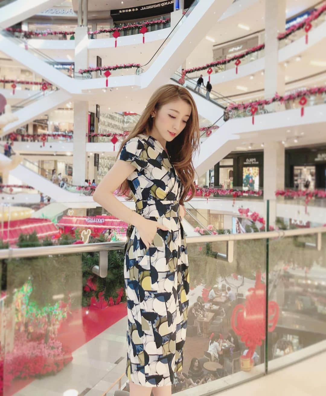 東條恭子さんのインスタグラム写真 - (東條恭子Instagram)「. . Shopping at Pavilion💗💛 KLの繁華街ブキッビンタンにあるショッピングモール, パビリオン♡ 毎度こちらでお買い物を楽しみます♡ モール内は旧正月の装飾がまだしてあって可愛かった~🎶 . dress... #andyoudressingroom . #pavilion #パビリオン #shopping #shoppingmall #trip #vacation #旅行 #旅行大好き #旅行好き #旅行好きな人と繋がりたい #旅行好き女子 #海外旅行 #海外旅行好きな人と繋がりたい #海外旅行大好き #malaysia #kl #kualalumpur #帰国子女 #旅女 #旅女子 #タビジョ #タビジョと繋がりたい #旅スタグラム #バイリンガル」2月25日 15時12分 - kyoko_tojo