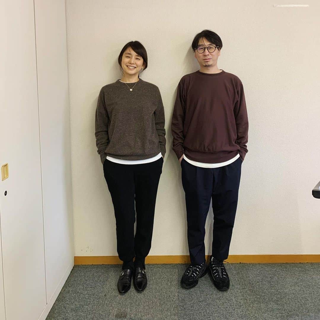 石田ゆり子さんのインスタグラム写真 - (石田ゆり子Instagram)「マガジンハウスにて。 カーサブルータス編集長 西尾マンと はからずもペアルック。 真似しないでね 西尾マン👀😁 #きょうの西尾マン #付き合ってません #いつもだれかとペアルック」2月25日 15時19分 - yuriyuri1003