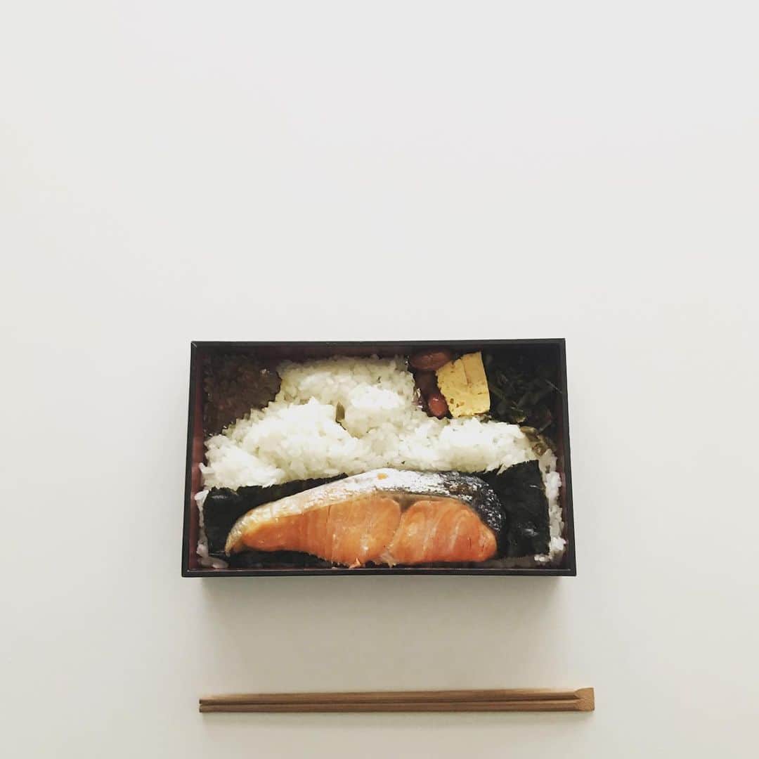 伊藤まさこさんのインスタグラム写真 - (伊藤まさこInstagram)「白飯好きにはたまらない田んぼのおべんと。#ロケ弁メモ」2月25日 15時19分 - masakoito29