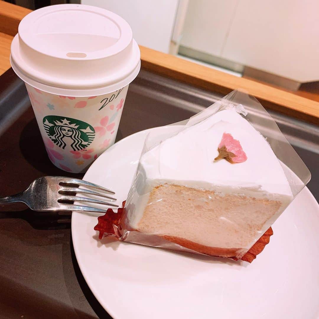 のインスタグラム：「さくらのスタバだいすき🌸🌸 ・ ・ ・ #starbucks #スタバ #スタバ新作」