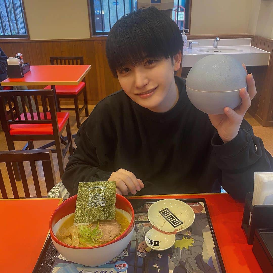 やっぴのインスタグラム：「ナルトの一楽たべたよ🍥」