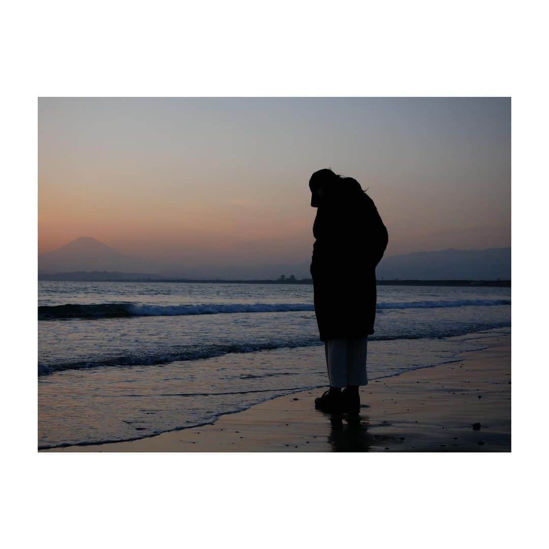 塚本直さんのインスタグラム写真 - (塚本直Instagram)「Happy holiday🌊✨🌄📸🌴🌞 . . #突然の休日  #enoshima  #mtfujijapan  #sunset  #sea #me #and  #カメラ小僧」2月25日 16時19分 - naotsukamoto