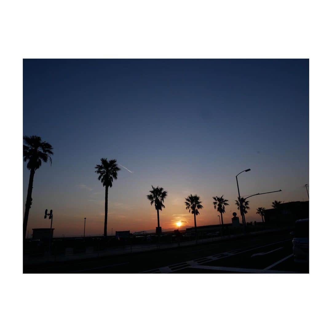 塚本直さんのインスタグラム写真 - (塚本直Instagram)「Happy holiday🌊✨🌄📸🌴🌞 . . #突然の休日  #enoshima  #mtfujijapan  #sunset  #sea #me #and  #カメラ小僧」2月25日 16時19分 - naotsukamoto