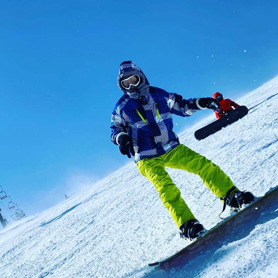 セーラのインスタグラム：「First time snowboarding 🏂  #白馬　#スノボ　#初めて　#japan #hakuba #snowboarding #snow #雪」