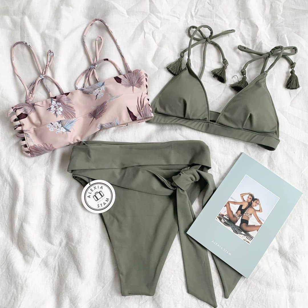 ryuu79hinaのインスタグラム：「今年も予約してあったアリシアさん…👙 ・ ・ ✔︎Brooklyn Rainforest ✔︎Liv Daun Ornamen ✔︎CoCo Rainforest ・ ・ いっぱい可愛かった中から頑張って3点に決めたよ。 昨年からお気に入りなハイウエストボトムスのココに取り外し可能なウエストリボンがプラス！ 今年はカーキが気分💚 ・ ・ 早く夏になーーーーれ🌻🌺🐚 綺麗な海に行きたいなぁ〜𓇼𓆡𓆉 ⋆ ・ ・ @alexiastam_official ・ ・ ━━━━━━━━━━━━━━━」