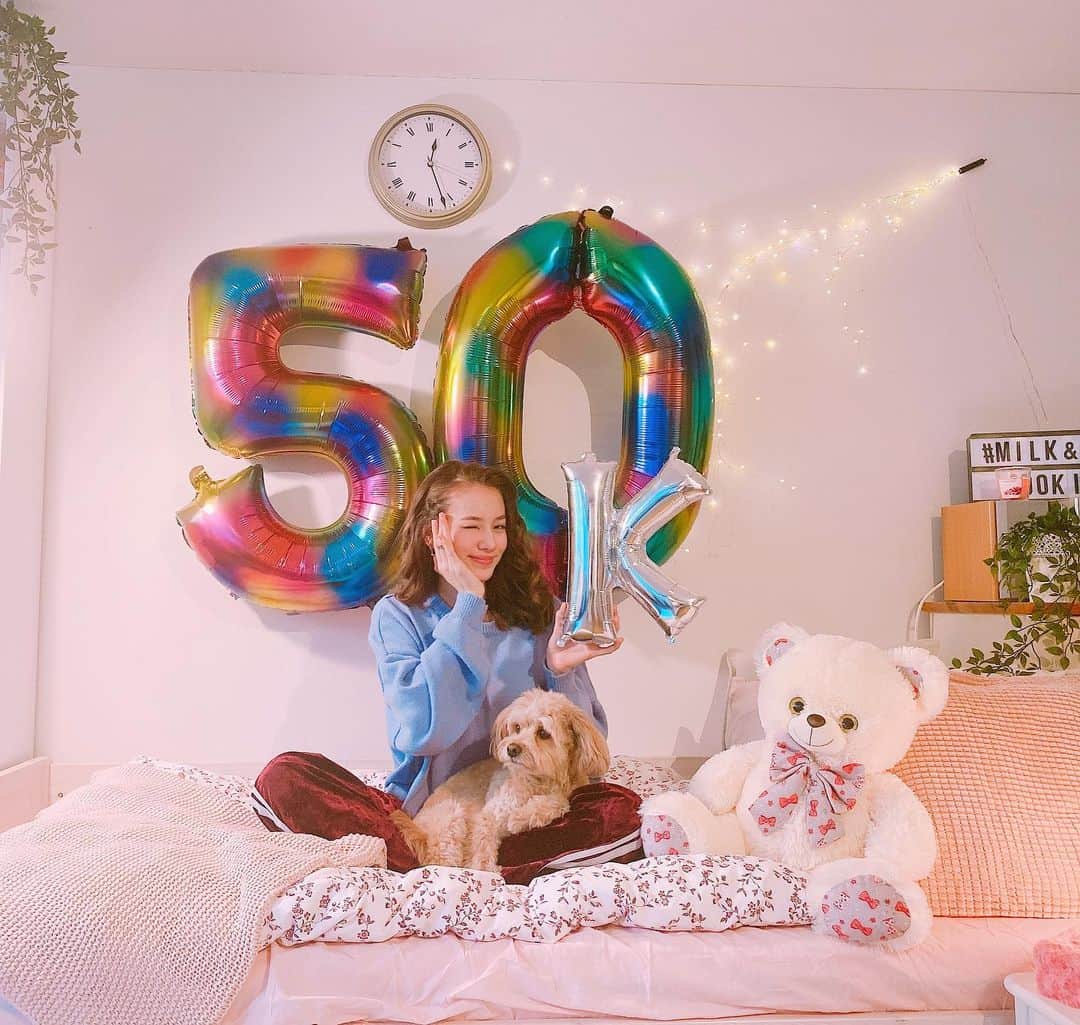 サクラ・キルシュさんのインスタグラム写真 - (サクラ・キルシュInstagram)「[ 🌈 ]  フォローしてくださる方が50,000人になりました！🥺 インスタを始めたときの目標が叶ったのも皆さんのおかげです💗 本当にありがとうございます!これからもよろしくお願いします☺️ .  50k followers! 🥺Thank you for supporting me💗 . #thanku #50k #happy #instagood #insta #halfgerman #halfjapanese #smile #dog #pink #💗」2月21日 20時42分 - sakura_kirsch