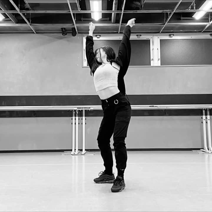 関根アヤノのインスタグラム：「あなたのために全てを捧げます #allforyou」