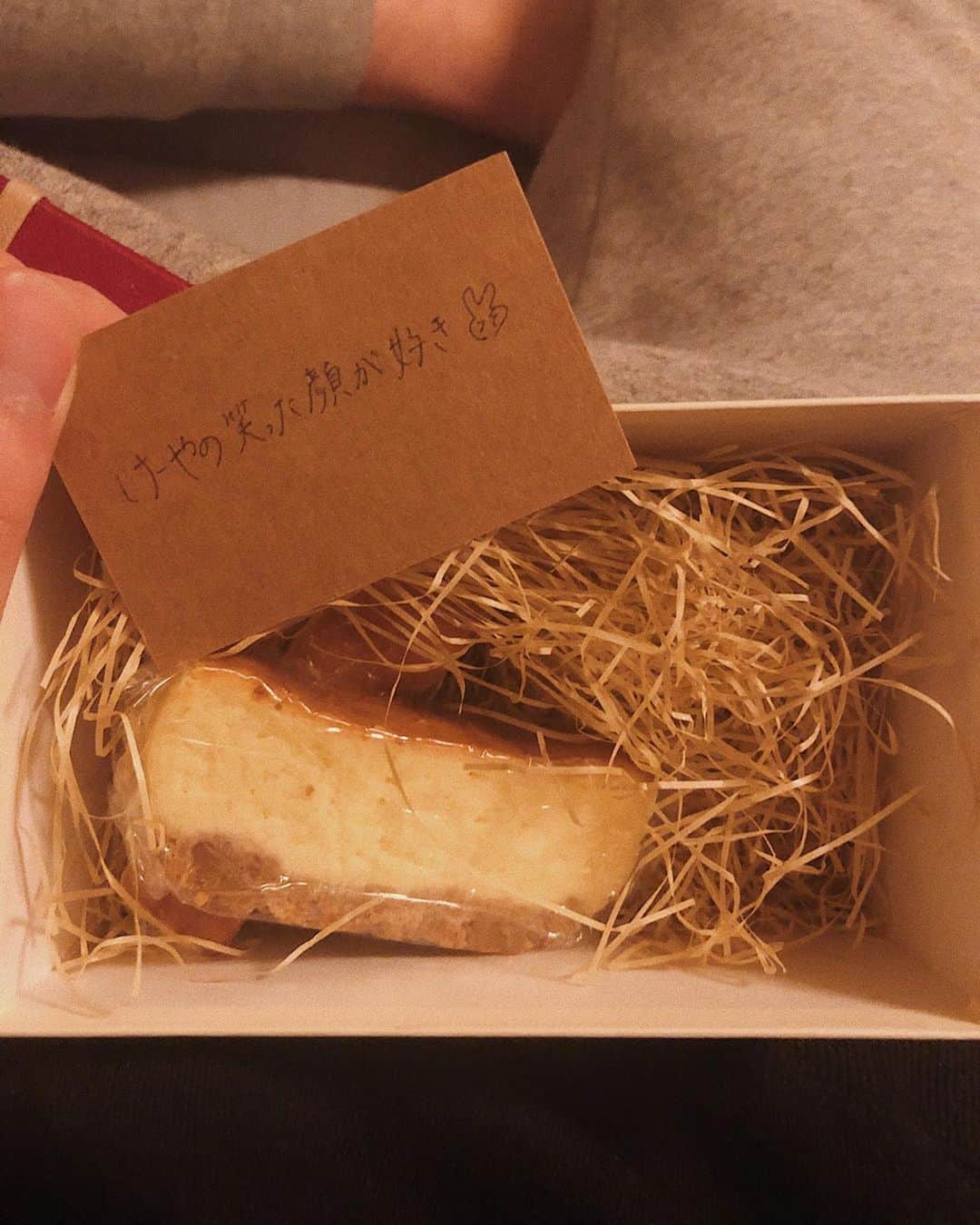 上杉圭哉さんのインスタグラム写真 - (上杉圭哉Instagram)「チーズこよなく愛する信者が作るチーズケーキは絶品でした🧀 ありがとう〜🤟🏻 #チーズケーキ #バレンタインチーズ #がっついて#食べてたら #服めちゃくちゃ汚れた  #いつもか#ありがとう」2月21日 19時23分 - keiya_uesugi