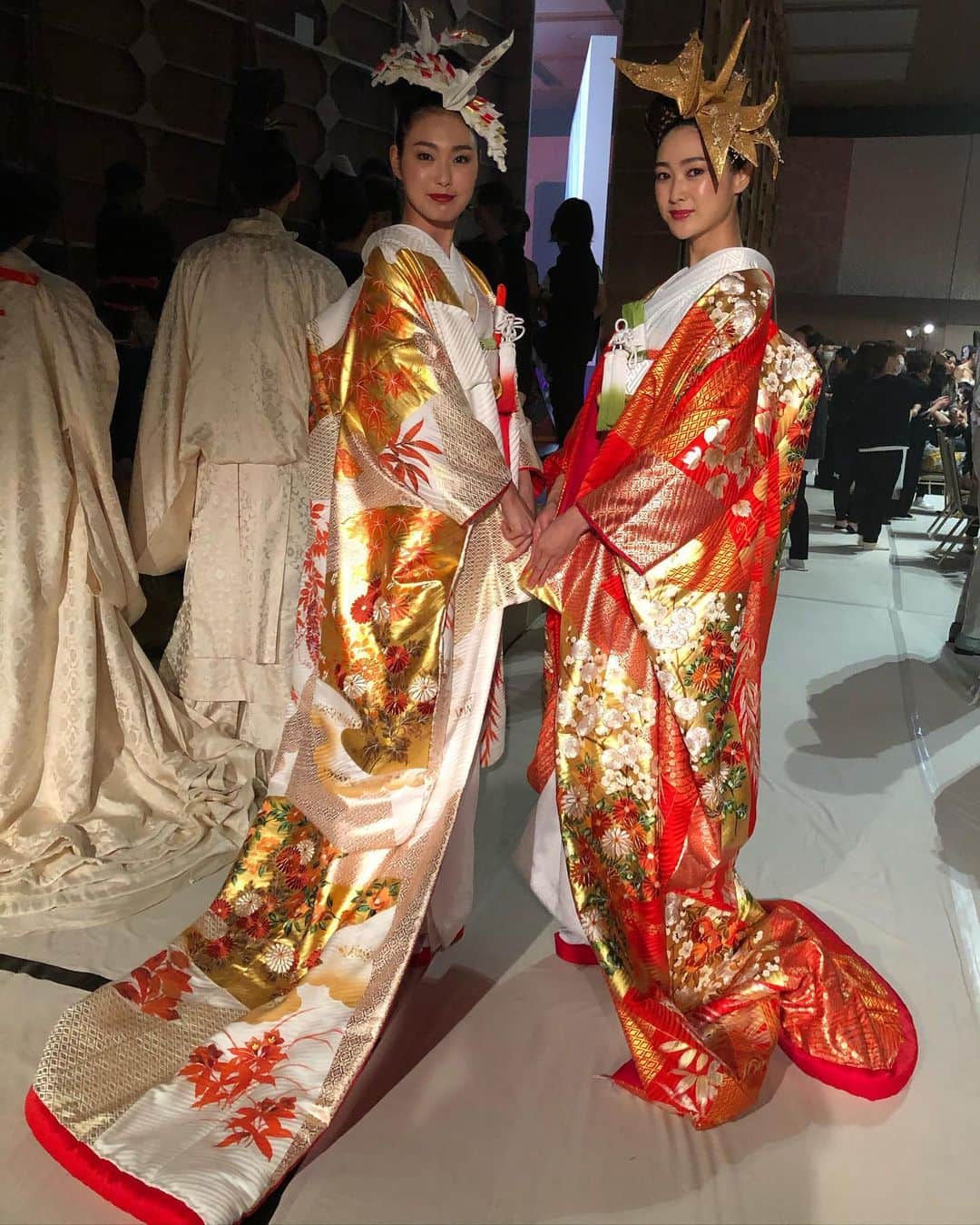 中山由香のインスタグラム：「・ ・ 55th Yumi Katsura Grand Collection BackStage🕊🕊 ・ ・ #yumikatsura#kimono#dress#collection#2020 #打掛#お引きずり」