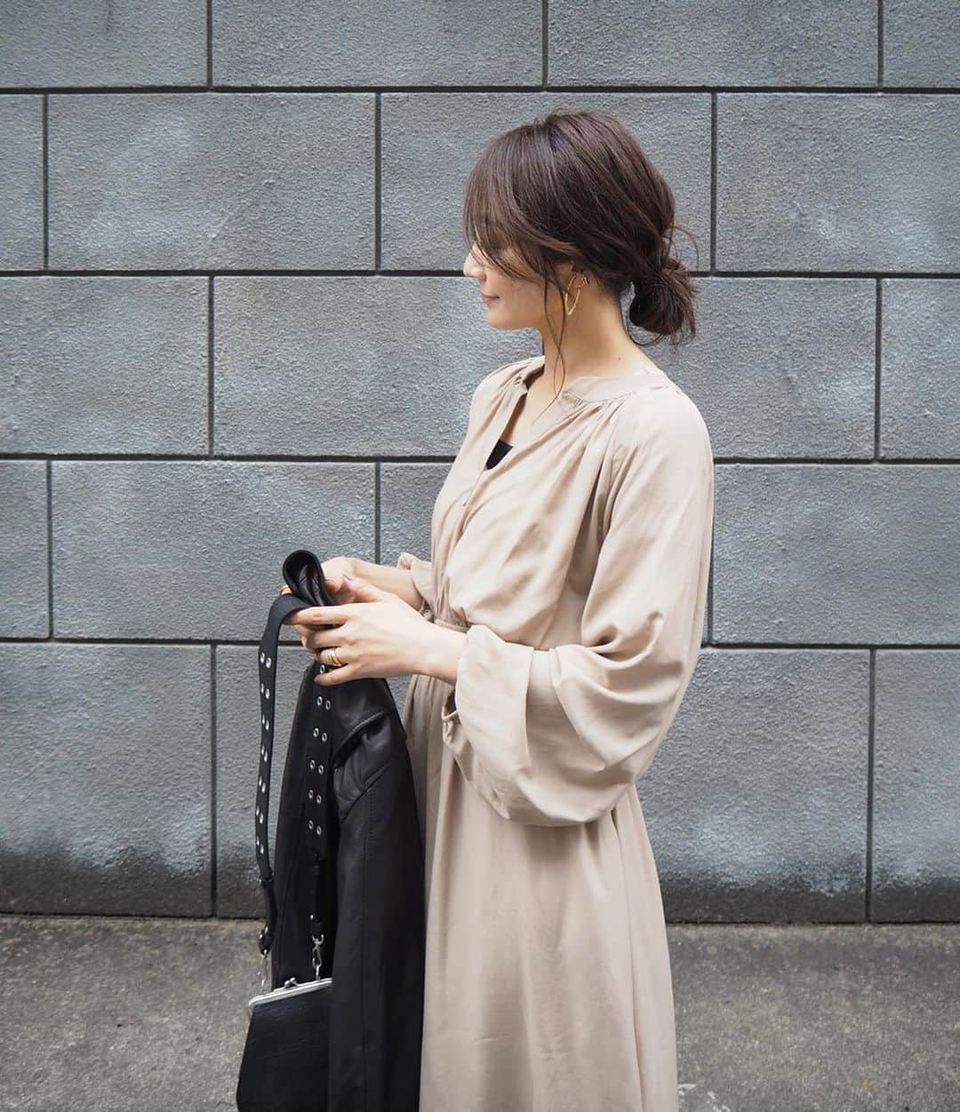 yoko178loveさんのインスタグラム写真 - (yoko178loveInstagram)「#coordinate ． ． タックプリーツデザインが可愛い  @fifth_store のワンピース✨ とろみ生地で綺麗めなので辛口小物と 合わせて甘辛コーデ☺︎ ． ． #fifth #fifthtl #フィフス#ワンピース #スキッパーシャーリングワンピース  #ワンピースコーデ」2月21日 19時29分 - yoko178love