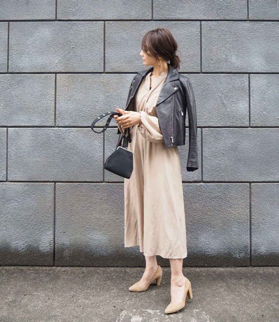 yoko178loveさんのインスタグラム写真 - (yoko178loveInstagram)「#coordinate ． ． タックプリーツデザインが可愛い  @fifth_store のワンピース✨ とろみ生地で綺麗めなので辛口小物と 合わせて甘辛コーデ☺︎ ． ． #fifth #fifthtl #フィフス#ワンピース #スキッパーシャーリングワンピース  #ワンピースコーデ」2月21日 19時29分 - yoko178love