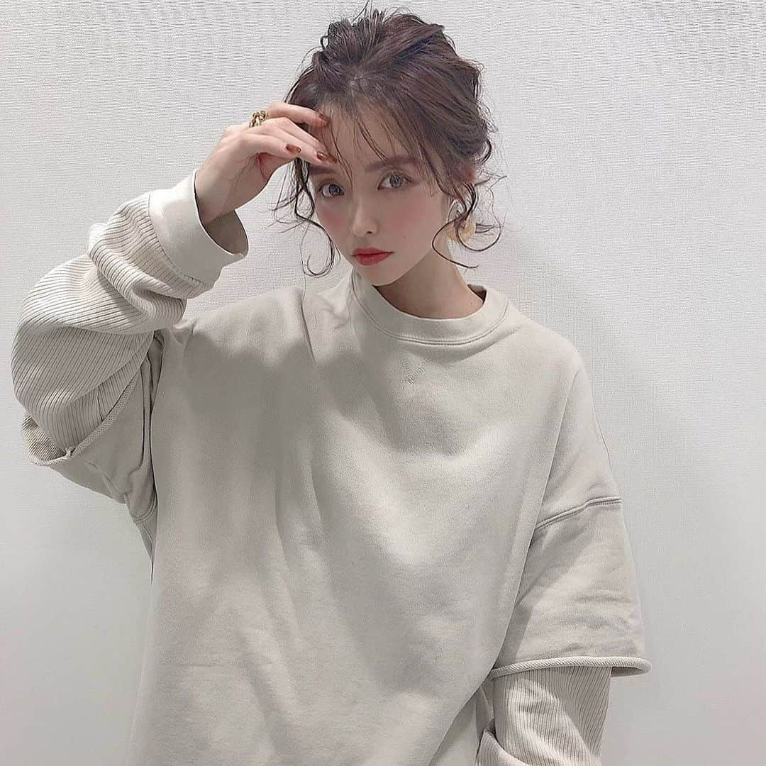 田畑佑莉さんのインスタグラム写真 - (田畑佑莉Instagram)「アレンジしてもらった 📌  #beige  #hairarrange #bob #salonmodel  #ヘア #ヘアカラー #赤リップ  #今日の服 #ヘアアレンジ #ボブ #サロンモデル #メイク #150cmコーデ  #ラテコーデ #春コーデ  #消えそうな色コーデ #大人カジュアル」2月21日 19時32分 - lily02tbt