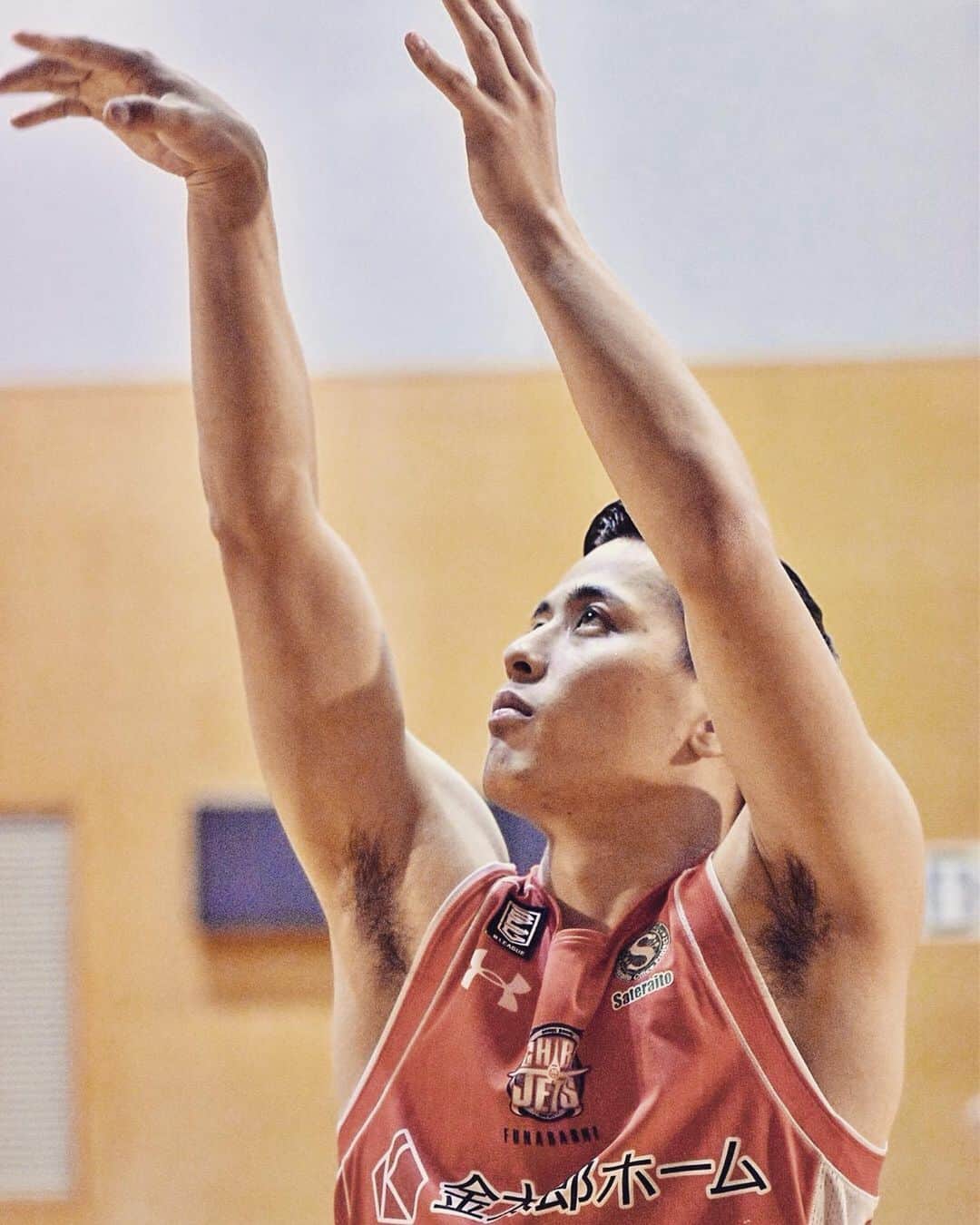 千葉ジェッツさんのインスタグラム写真 - (千葉ジェッツInstagram)「富樫が月バスの表紙になるってよ🏀✨ 2月25日（火）発売の『月刊バスケットボール2020年4月号』です😎Check it out‼️ #chibajets #Bリーグ #月バス #永久保存版 #basketball #要チェックや #オフショット|ω･)b‬ #富樫勇樹 #千葉ジェッツ #月刊バスケ #単独表紙デビュー  #ジャケ買い ならぬ #表紙買い」2月21日 19時44分 - chibajets_official