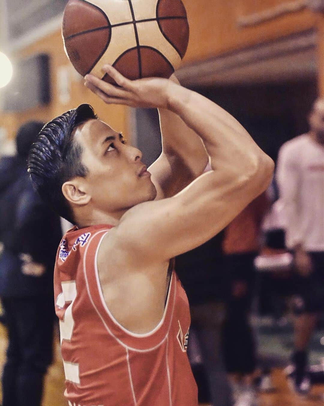 千葉ジェッツさんのインスタグラム写真 - (千葉ジェッツInstagram)「富樫が月バスの表紙になるってよ🏀✨ 2月25日（火）発売の『月刊バスケットボール2020年4月号』です😎Check it out‼️ #chibajets #Bリーグ #月バス #永久保存版 #basketball #要チェックや #オフショット|ω･)b‬ #富樫勇樹 #千葉ジェッツ #月刊バスケ #単独表紙デビュー  #ジャケ買い ならぬ #表紙買い」2月21日 19時44分 - chibajets_official