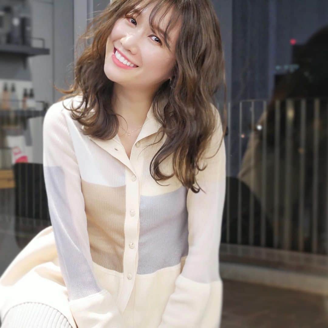 のインスタグラム：「. RITZ代官山でヘアメンテ✂︎ .  今回も仕上がりに大満足✨ オレンジ系から軽やかなグリーン系アッシュにしてもらいました♫ 春が来てる🌸 .  #salon #instagood #instalike #instagram#instapic#instadaily#japan#tokyo #hair #ヘアカラー#スタイリング#ヘアアレンジ #spring#春」