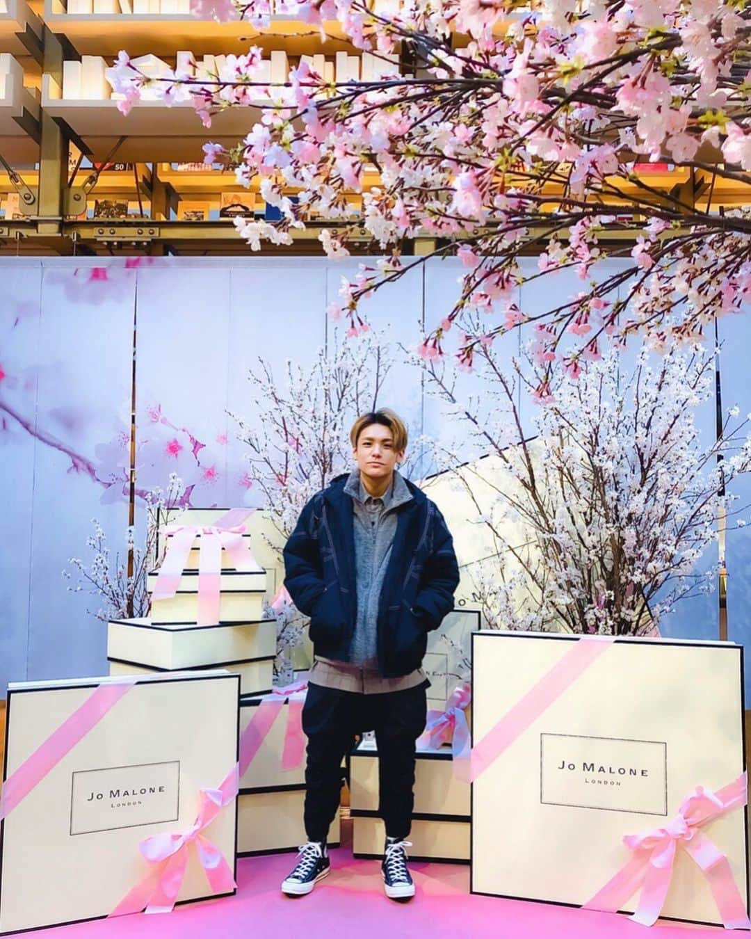 KSUKEのインスタグラム：「I got the scent of spring...☺️🌸﻿ ﻿ #jomalone #sakuracherryblossom #しばらく僕から桜の香りがするでしょう？」