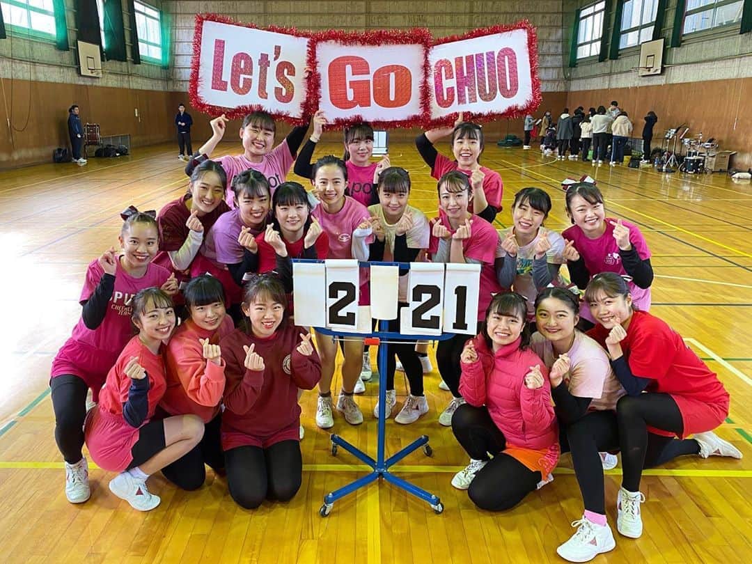 中央大学応援団チアリーディング部SPIRITSのインスタグラム：「. 合宿2日目は赤とピンクで練習着を揃えました❤️💗 . 午前は野球応援を想定した練習を行い、午後は合宿最終日に行われる総仕上げの練習をしました💪 1人1人が熱意をもって取り組み、昨日よりも充実した練習ができたと思います🔥 . 明日もがんばります📣🧡 .  #合宿 #春合宿 #応援団 #中央大学応援団 #チアリーディング #cheer #cheerleading #春から中大 #春から中央 #中央大学 #中大 #青春」