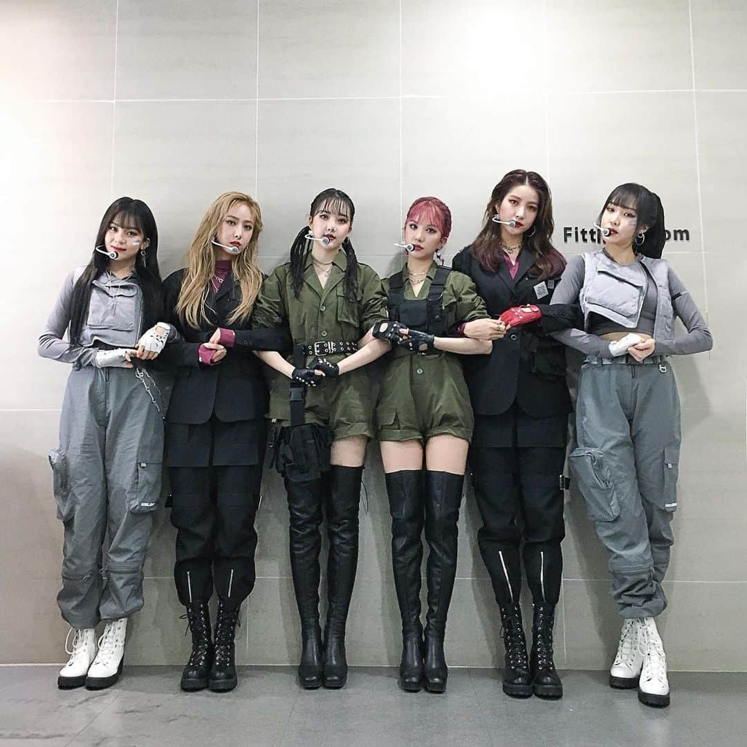 GFriendさんのインスタグラム写真 - (GFriendInstagram)「[🎞 #G_TODAY]  #여자친구 #GFRIEND  #Labyrinth  #뮤직뱅크 #OOTD」2月21日 20時20分 - gfriendofficial