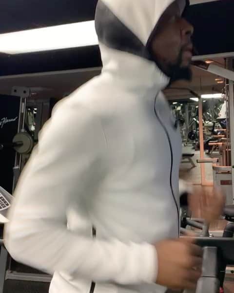 ワイクリフ・ジョンのインスタグラム：「Run your own Race @onepeloton  #HaitiontheBeat」