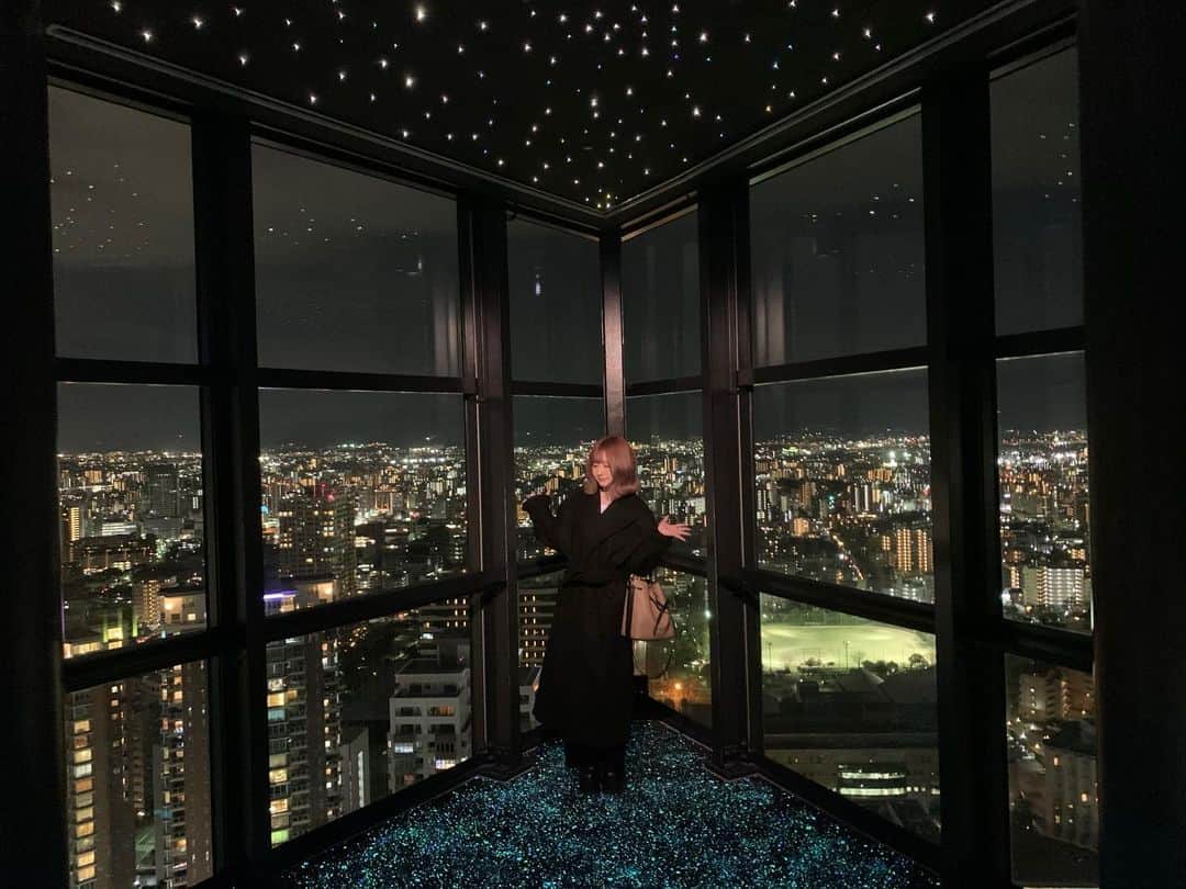 おもてちゃんのインスタグラム：「. RKBのスタジオのすぐそばなので記念に福岡タワーに🏙 . このあと21:00~RKB毎日放送ラジオさんの『カリメン』に生出演させていただきます！私の出番は21:30頃からです！ radikoのアプリで全国どこからでも聞けますので是非🎧」