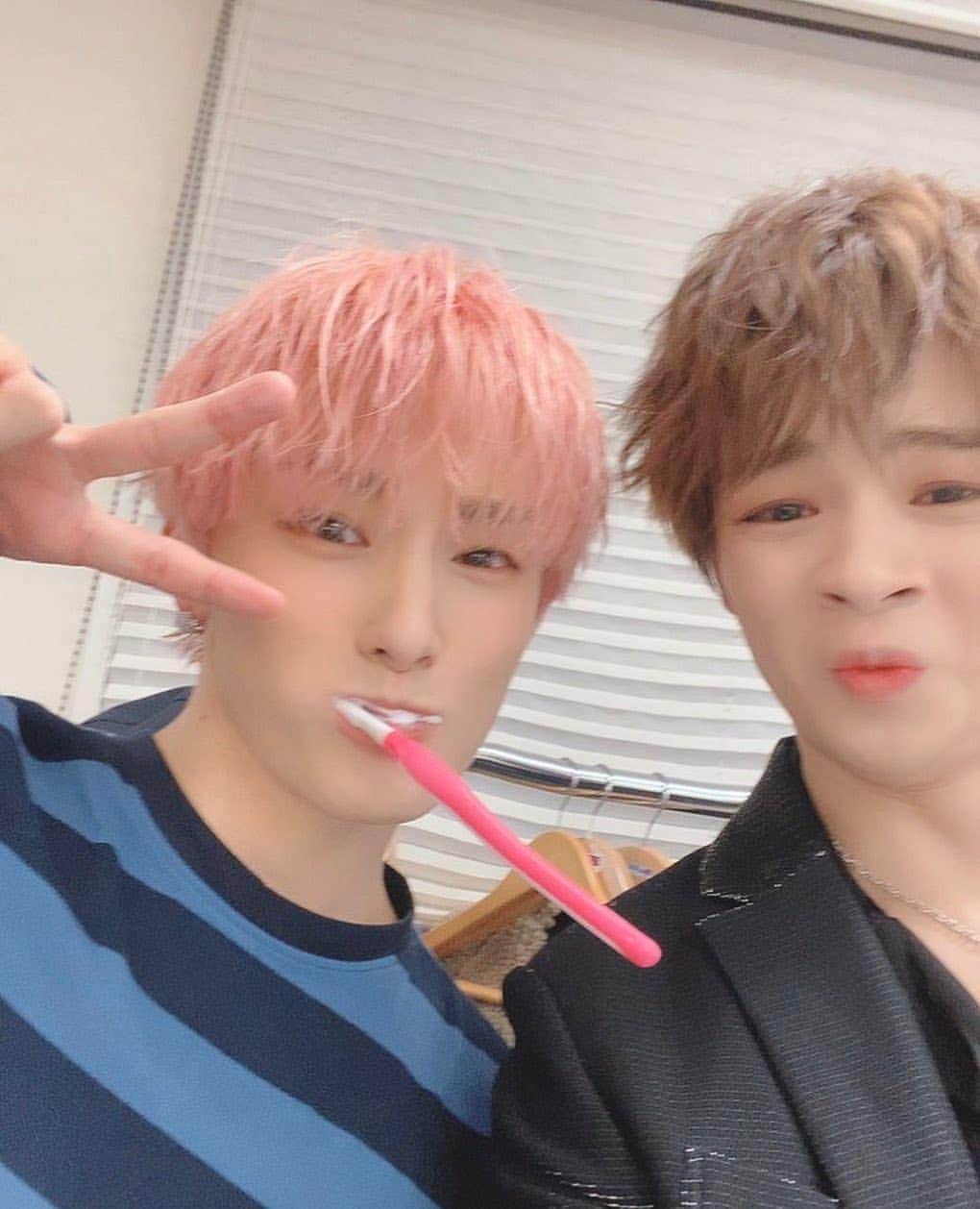 川西拓実のインスタグラム：「可愛い ❤️ ㅡ © official_jo1 #JO1 #ジェイオーワン #PROTOSTAR #無限大 #INFINITY  #PRODUCE101JAPAN #kawanishitakumi #kawanishi #takumi #川西拓実 #川西 #拓実 #izone」