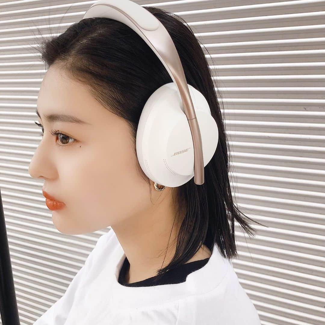 古畑星夏さんのインスタグラム写真 - (古畑星夏Instagram)「⠀ @bose の最新ヘットフォンで音楽聞きながらお散歩して友達とCafeで合流した日☕️ 真白でスタイリッシュなデザインがお気に入り☁️ ノイズキャンセリングは専用アプリで調節できるから、室内でも外でも自分と音楽だけの世界に浸れて最高🙏✨ #BoseHeadphones 700 #ヘッドホン #必需品 #pr」2月21日 20時38分 - starandsummer