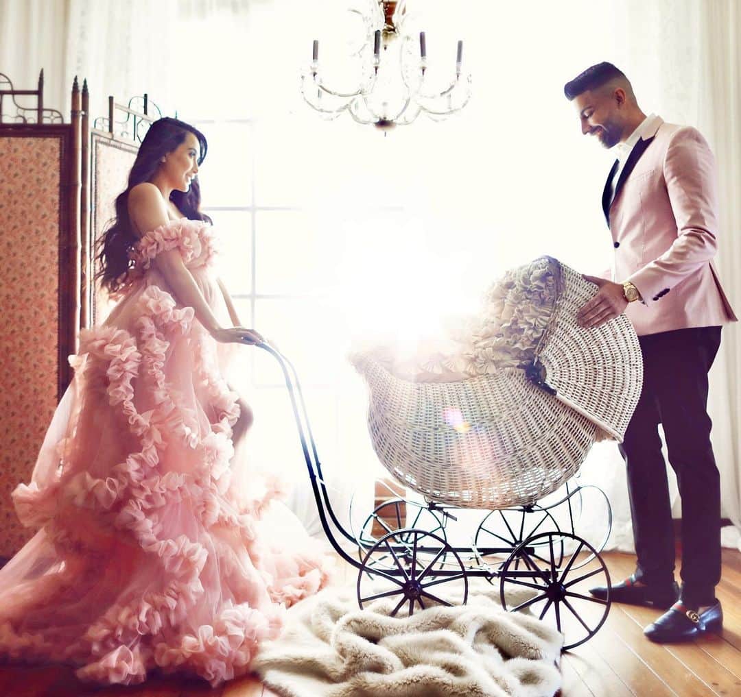 laurag_143のインスタグラム：「Mom & dad can’t wait to meet you Ella Rose 🌹We just love you so much already 🥺💗 - Comment below if you think we should do the #babymama dance 💃🏻 #thirdtrimester」
