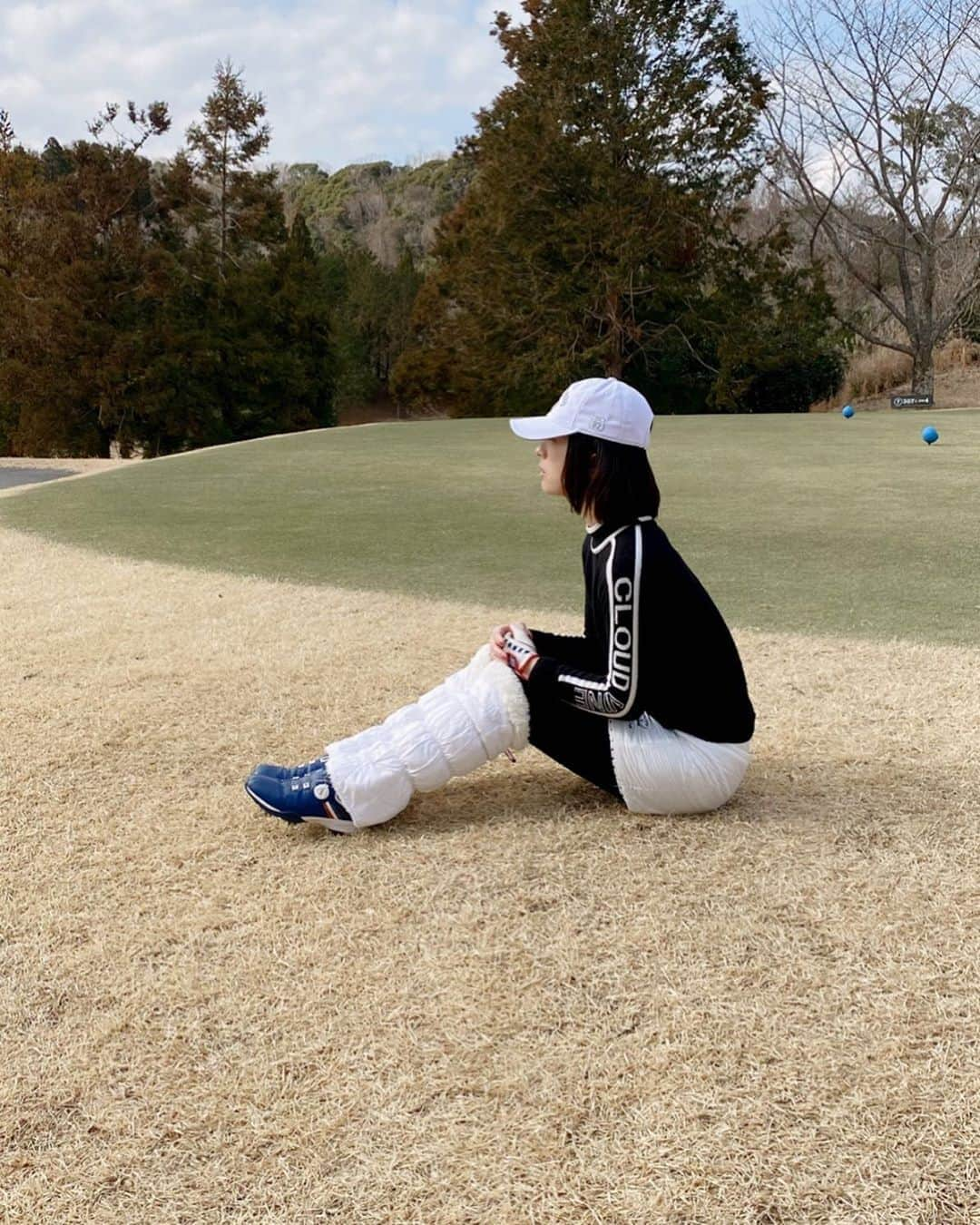 祥子さんのインスタグラム写真 - (祥子Instagram)「ぽつん。 #ゴルフ #golf #ゴルフって #ってなってるやつ #par5 #OB #して #バンカーtoバンカーtoバンカーtoバンカー #結果 #13たたいたよ #そりゃ #ぽつん #ってなるよね #また頑張る」2月21日 11時55分 - sho_ko.0413