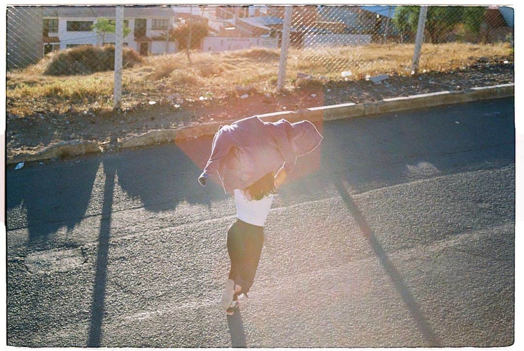 bodcoさんのインスタグラム写真 - (bodcoInstagram)「Chase // “Running through the streets of Sucre with Perrine was the perfect way to spend our last hours in Bolivia.” #コットン #パイルパジャマ #自由 #ボッコ #sucre #memories #nogoodbyes #bodco」2月21日 12時05分 - bodco_official