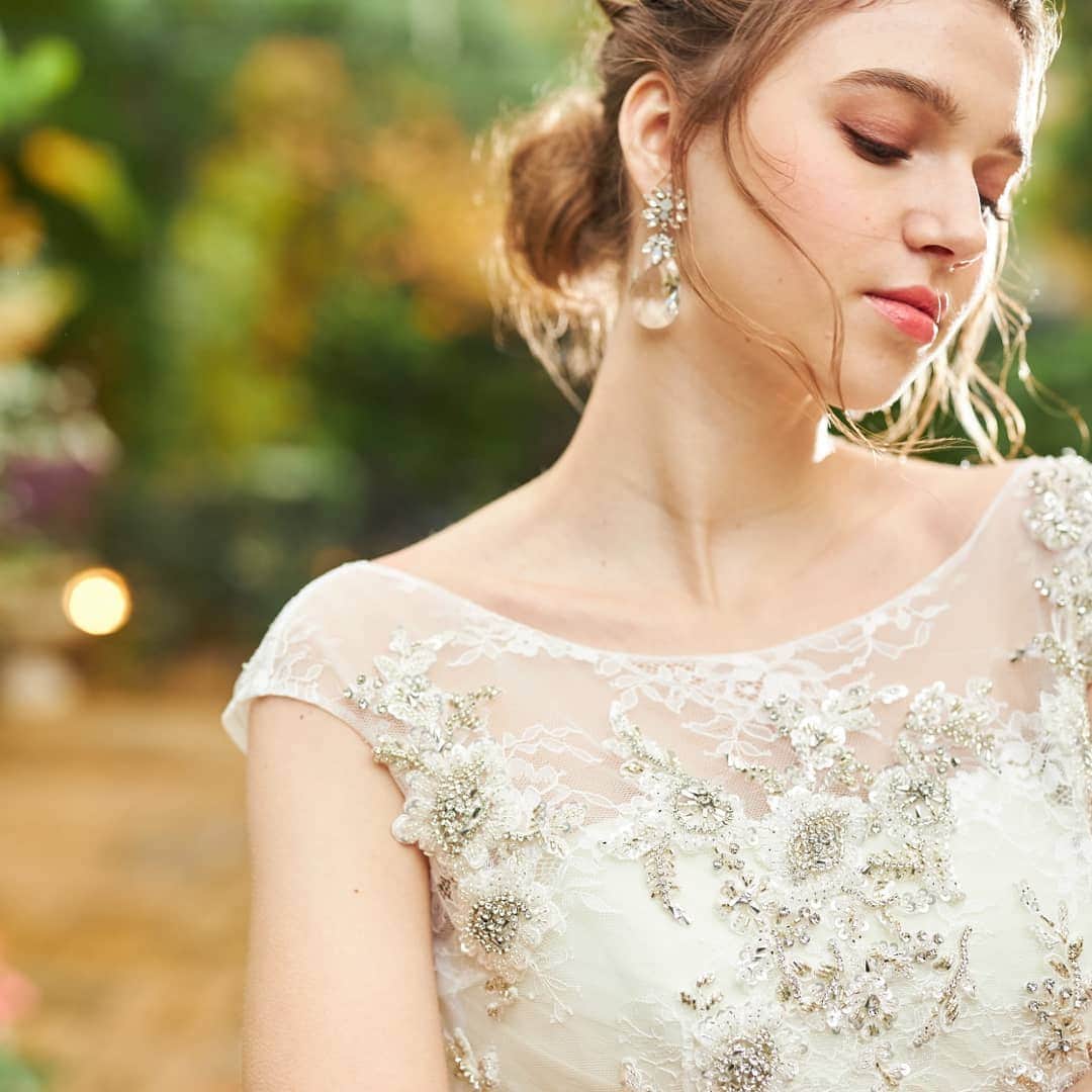 LAVIEEN ROSE Weddingのインスタグラム：「Make your style …﻿ ﻿﻿ Special accessories to wear on special day♡﻿﻿ さりげなく﻿ 華やかさをプラスしてくれる﻿ #accessory﻿ ﻿ @orgablanca_﻿ @jenniferbehr﻿ @elizabethbowerofficial﻿ ﻿ #ラビアンローゼ#オルガブランカ#jenniferbehr﻿ #プレ花嫁#ウェディング#婚約#結婚式#2020冬婚#2020春婚#2020秋婚#2020夏婚#2021春婚#2021冬婚#ウェディングドレス#ウェディングフォト#クラリエール#海外ウェディング#海外結婚式#カジュアルウェディング#ガーデンウェディング#ホテルウェディング#ラスティックウェディング#ナチュラルウェディング#大人ウェディング#ヘアアクセサリー#ヘッドドレス#ビジュードレス#ブライダルヘア#花嫁ヘア﻿﻿ ﻿ ﻿ ﻿ ﻿」