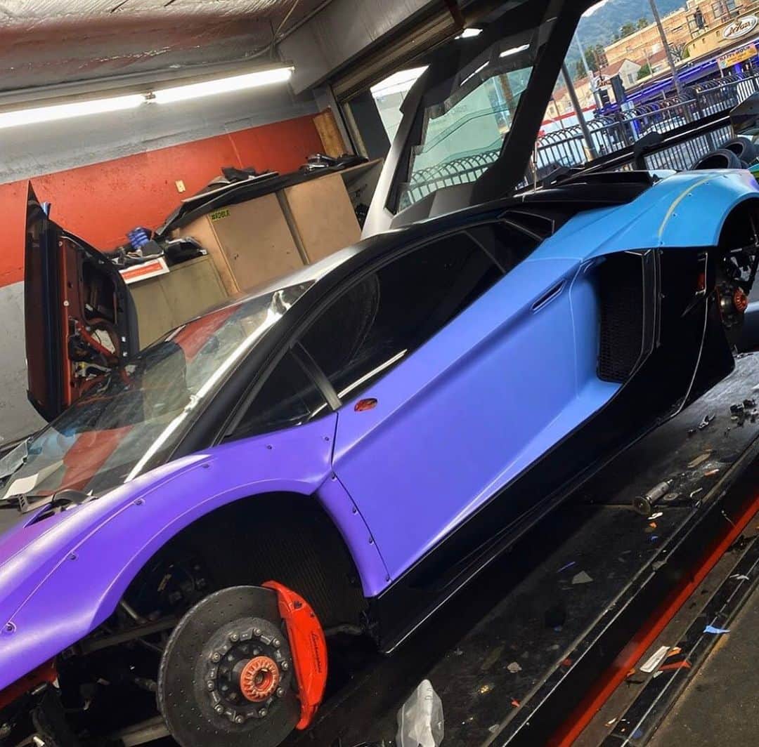 Wataru Katoさんのインスタグラム写真 - (Wataru KatoInstagram)「@chrisbrownofficial XLibertyWalk  クリスブラウン✖︎リバティーウォーク😊 LB WORKS Aventador Limited Edition !! Work in progress with @rdbvik & @rdbla & @libertywalk.usa !! Something special & more crazy!! Stay tune !! Special thanks to @rdbvik & @rdbla & @libertywalk.usa & @ltmw  @libertywalkkato  @chrisbrownofficial  #libertywalk #lb #lbperformance #lbworks #lbwk #dub #ld97 #libertywalkkato #tnpchina #vogueindustries #ltmw #premierautowerkz #reinartdesign #infinitevmotorsport #doczilla12  #race1_sa #airrex #fiexhaust #advan #libertywalkeu #theperformaceco #yokohamatire #getdumped #fiexhaust #libertywalkusa #aerosunz #libertwalkeu #lamborghini #aventadorj」2月21日 12時32分 - libertywalkkato