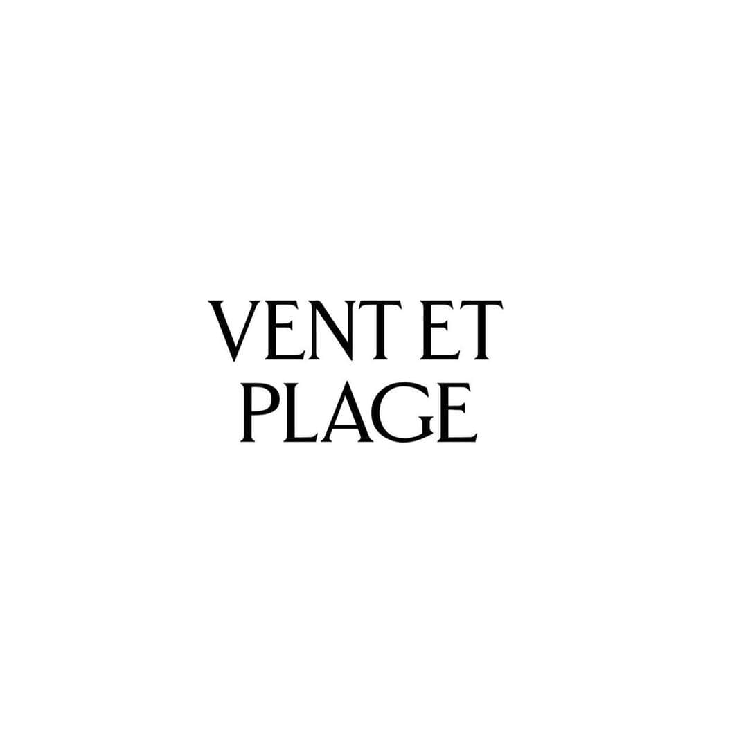 plageさんのインスタグラム写真 - (plageInstagram)「「Vent et Plage 青山店」2/22sat.OPEN‼︎﻿ 明日2/22(土)Plageの新店舗が東京・青山にオープン致します。﻿ ﻿ 新店舗オープンに伴い、Plageに新たなライン﻿ 【Vent et Plage】が誕生！﻿ ﻿ Ventはフランス語で風を意味する言葉で、﻿ 決まった形がない風のように、﻿ 形にとらわれない自由なファッションを提案します。﻿ 新ラインはVent et Plage青山店・ベイクルーズストアのみの取り扱いとなります。﻿ ﻿ 青山店オープンを記念した限定アイテムもお楽しみに！﻿ 皆様のご来店を心よりお待ちしております。﻿ ﻿ Vent et Plage 青山店﻿ 住所:東京都港区南青山5丁目4-41 2F﻿ 電話番号:03-6419-3012﻿ 営業時間:11:00〜20:00」2月21日 12時40分 - plage_jp