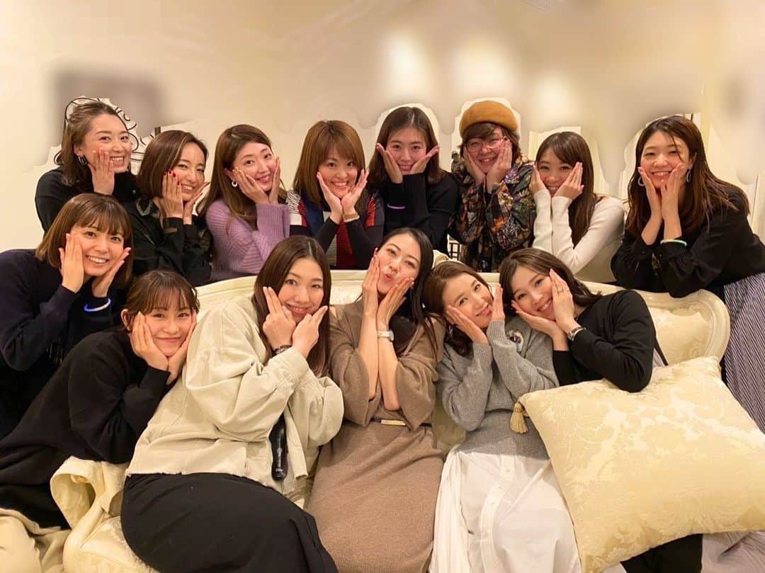 彩星りおんのインスタグラム：「だいしゅうごう！！🥳﻿ ﻿ enjoyed spending time with them ;)﻿ How wonderful friends are!!!﻿ ﻿ #OG大集合﻿ #花組﻿ #月組﻿ #雪組 #組を越えて﻿ #ゆうき台湾いってらっしゃい﻿ #😢💓😭﻿ #takarazuka #colleagues ﻿」